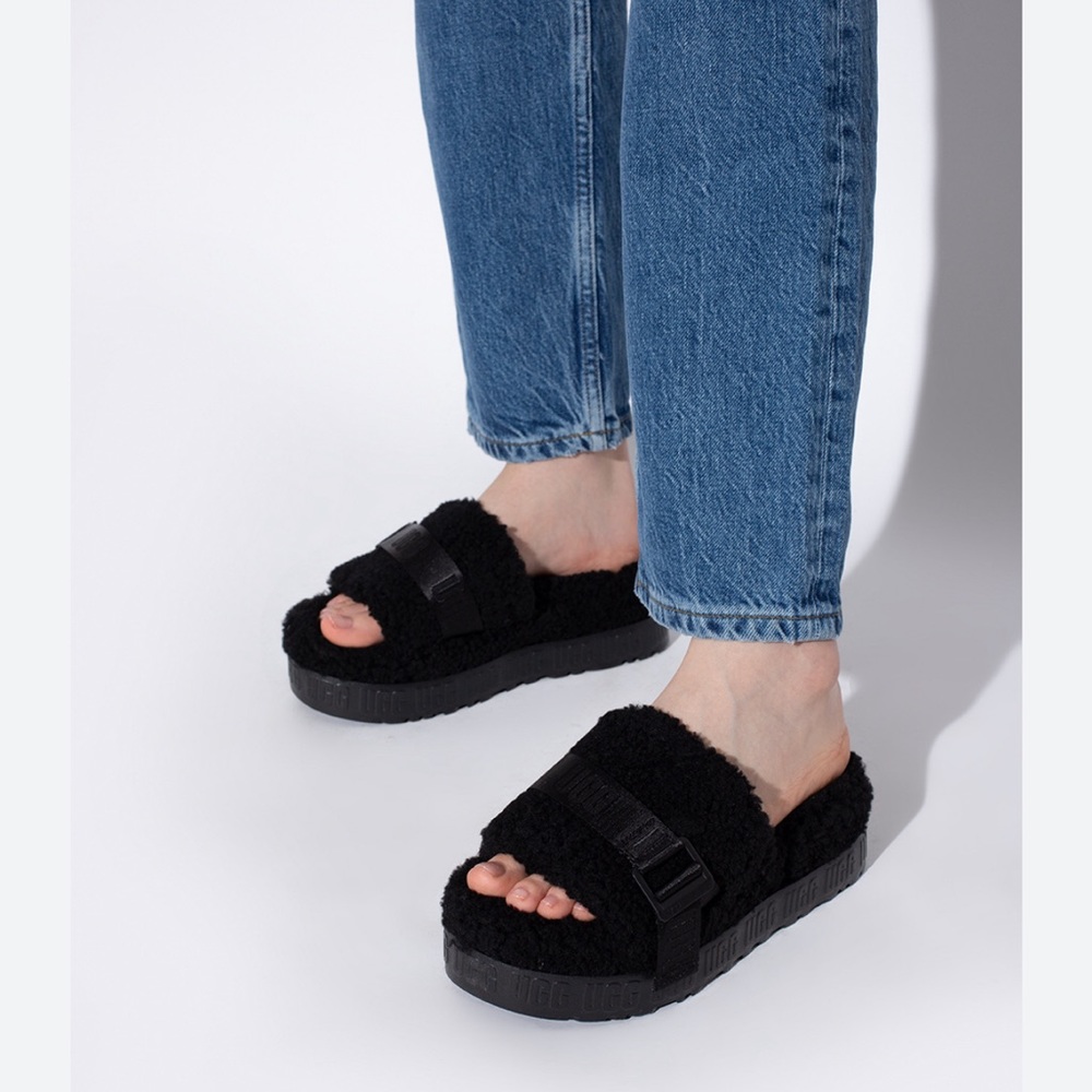 Ugg Fluffita slide in black. Size 9 women